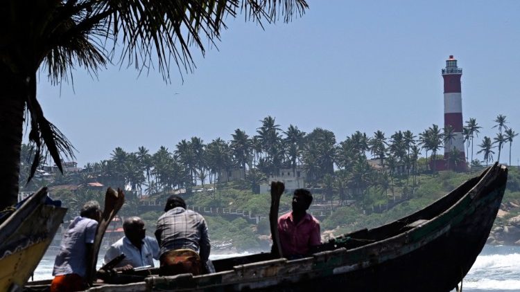 Pescadores de la India en plena faena