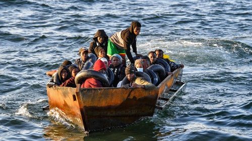 Aux Comores, plus de 90 migrants attendent leur sort