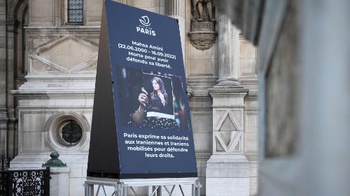 Iran, la Francia invita i suoi concittadini a lasciare il Paese