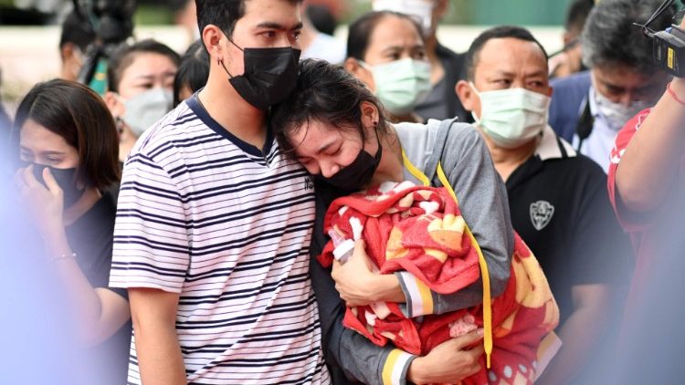 Watu zaidi ya 38 wamefariki dunia, kati yao wakiwemo watoto 24 na wengine 12 kujeruhiwa vibaya nchini Thailand. Papa Francisko atuma salam za rambirambi.