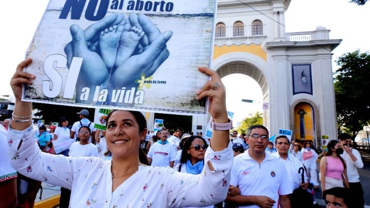 Meksykanie maszerujący „dla kobiet i życia"
