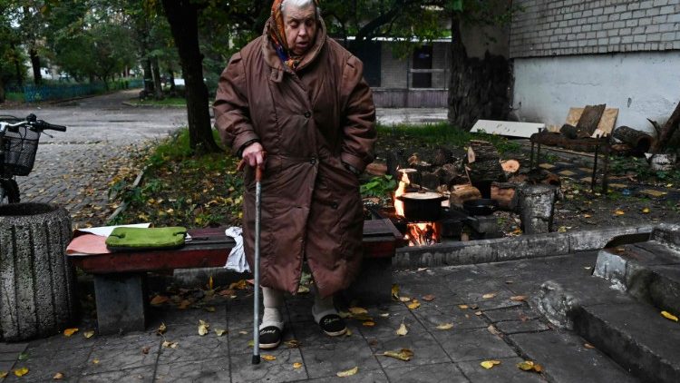 यूक्रेन में एक वृद्ध महिला