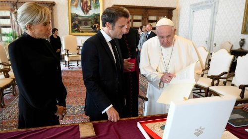 Papst spricht mit Frankreichs Präsident Macron über Ukraine