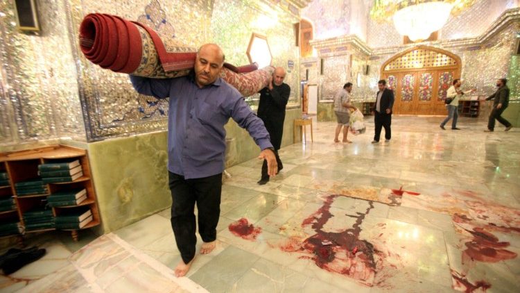 Blutige Spuren des Attentats im Inneren des Mausoleums