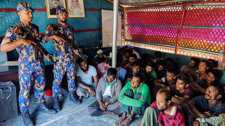 മ്യാന്മാറിൽനിന്നുള്ള അഭയാർത്ഥികൾ - ബംഗ്ലാദേശിൽനിന്നുള്ള ദൃശ്യം
