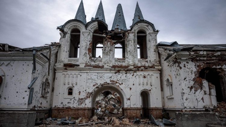 Mosteiro ortodoxo no povoado de Dolina, Donetsk. (Photo by Dimitar Dilkoff/AFP)