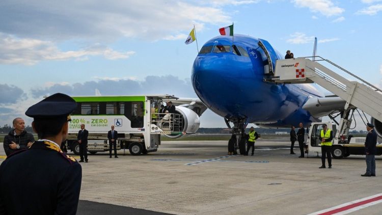 Полетът до Авали е със Ербус A330 на Ита Еруейз  с нулево въздействие върху околната среда на CO2 