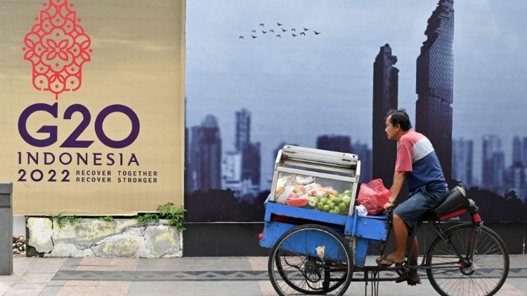 Un vendeur ambulant à Jakarta, capitale indonésienne, le 8 novembre 2022.