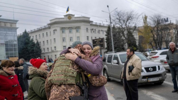 Truppe ucraine accolte con euforia a Kherson