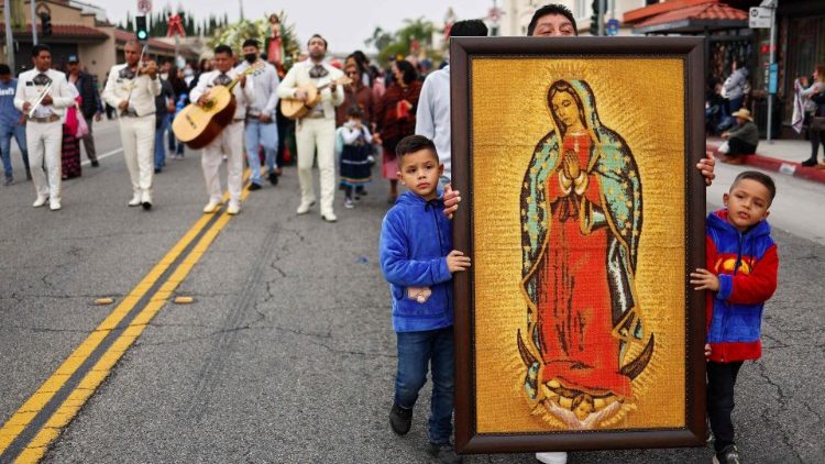 Oslavy svátku panny Marie Guadalupské v Los Angeles.