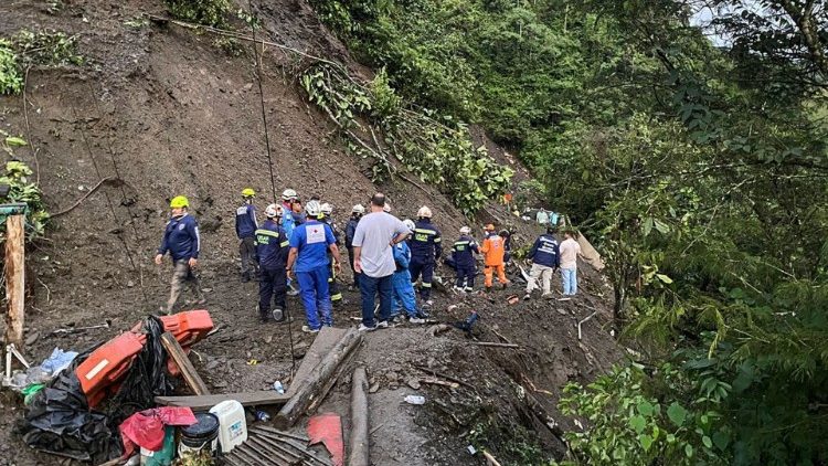 Deslizamiento de tierra en vía Pueblo Rico, Colombia