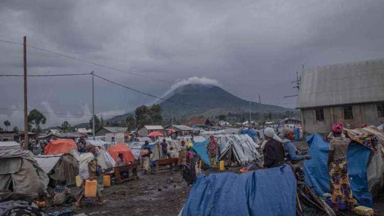 Maelfu ya watu wamerundikana huko Kanyaruchinya  DRC ambapo hali halisi ni ngumu kutokana na vikundi vya wanamgambo wa M23.