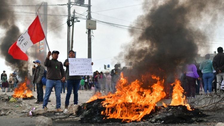 Manifestações violentas no Peru depois da demissão do Presidente Pedro Castillo