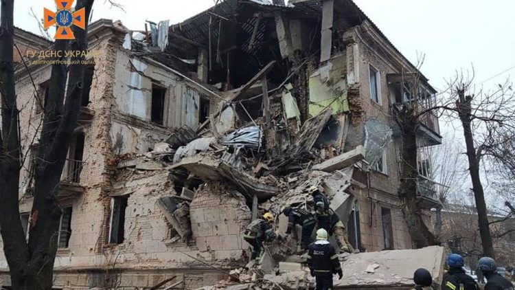 Krzywy Róg, Ukraina, budynek zniszczony w wyniku najnowszego rosyjskiego ostrzału, 16 grudnia 2022