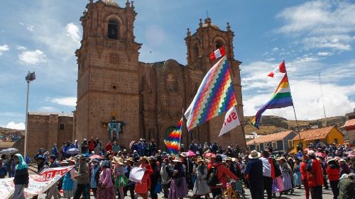 Perù, centinaia di turisti bloccati a causa delle dimostrazioni 
