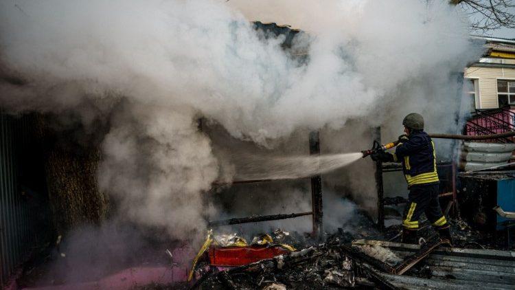 Gaszenie pożaru wznieconego przez ataki z 24.12, Chersoń