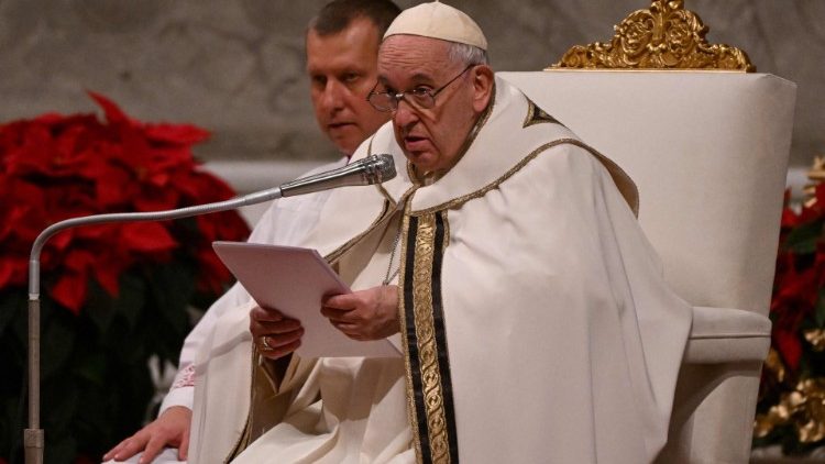 Il Papa durante l'omelia della Messa della Notte di Natale