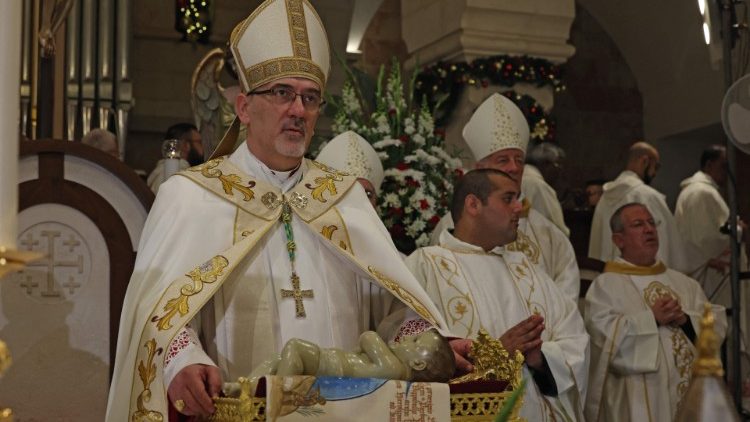 Латинский Патриарх Иерусалима монсеньор Пьербаттиста Пиццабалла на рождественской Мессе (Вифлеем, 25 декабря 2022 г.)