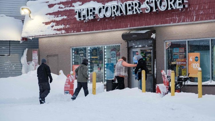 Residents enter a local corner store in Buffalo, New York (AFP or licensors)