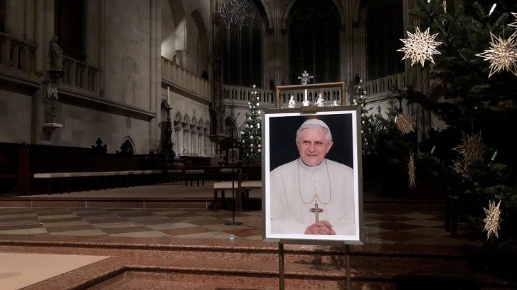 Regensburg, modlitwa za Papieża Seniora