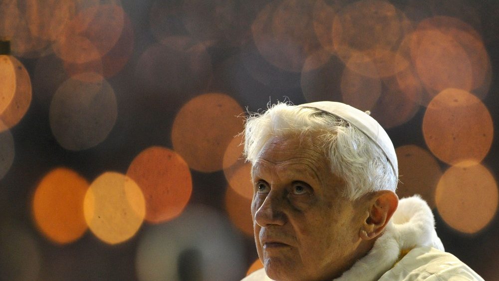 Le Pape mrite lors de son plerinage  Fatima, en 2010.