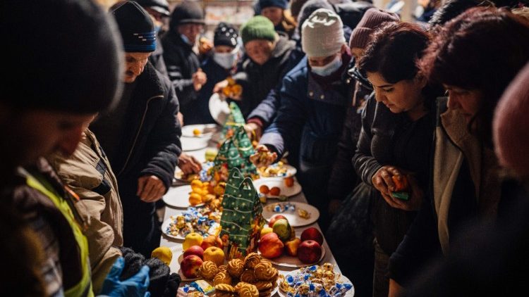 Wigilia Bo?ego Narodzenia w centrum pomocy humanitarnej w Bachmucie, 6 stycznia 2023