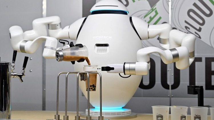 Adam, robot-barman podczas targów CES 2023 w Las Vegas, 6 stycznia 2023