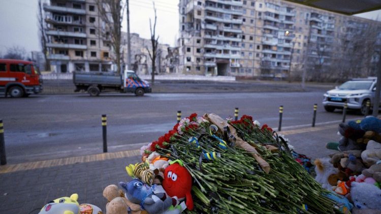 Un edificio destruido por un msil ruso en Dnipro, Ucrania