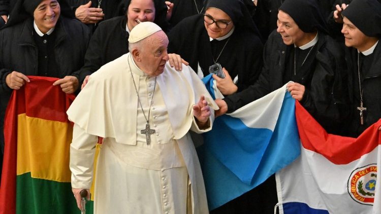 Papst Franziskus mit Ordensfrauen bei der Generalaudienz diesen Mittwoch