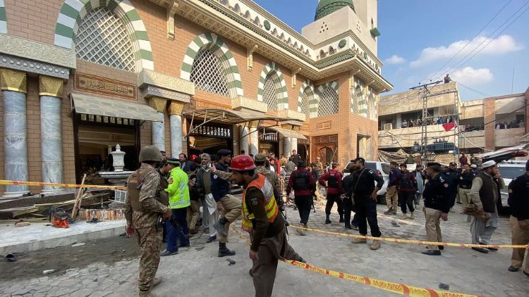 Pakistn: atentado contra una mezquita en Peshawar
