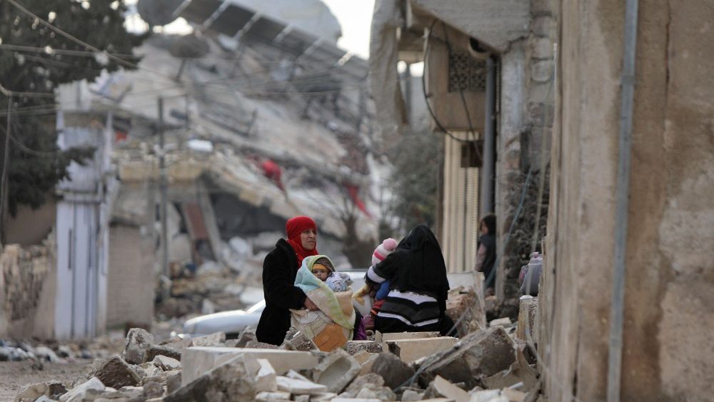 Mulheres srias com seus filhos em Jandairis, provncia de Aleppo. )AFP/Alkasem)