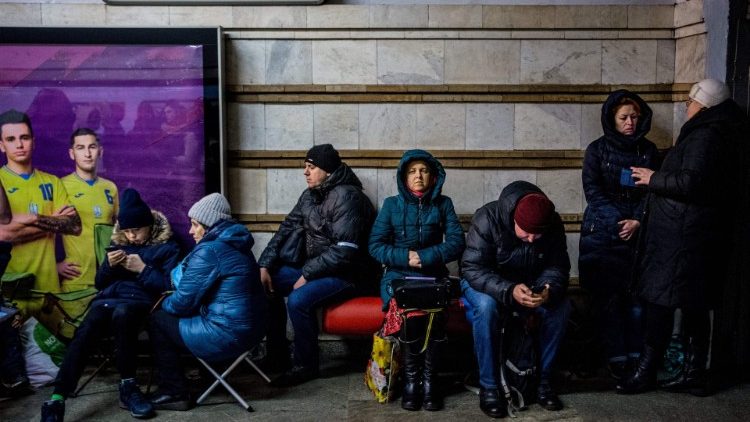Ukrainer in der Kyiver Metro w?hrend eines Luftalarms
