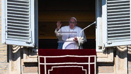 Francisco: Dios no razona con cálculos y tablas, Él nos ama como un enamorado