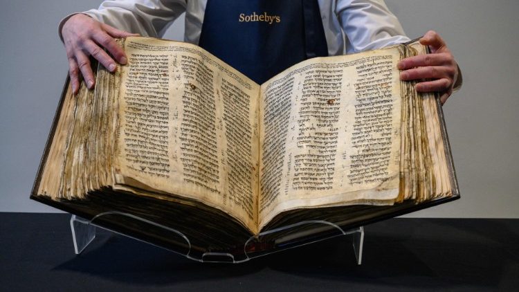 Die "Codex Sassoon"-Bibel wurde am 15. Februar 2023 bei Sotheby's in New York ausgestellt. Nach Angaben von Sotheby's ist der Codex Sassoon die frheste und vollst?ndigste hebr?ische Bibel, die je entdeckt wurde.