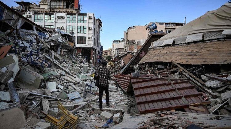 N?o esquecer as vtimas do terremoto de 6 de fevereiro na Turquia e  (AFP)