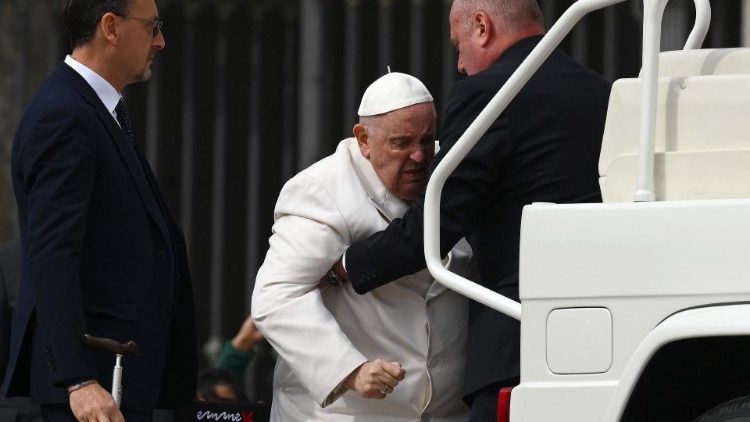 Papa Francisko akihisi maumivu makali baada ya Katekesi.