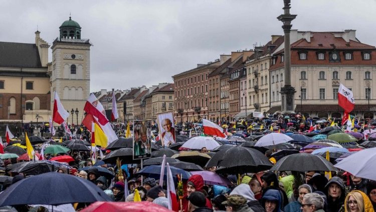 Százezrek emlékeztek az egész országban...  