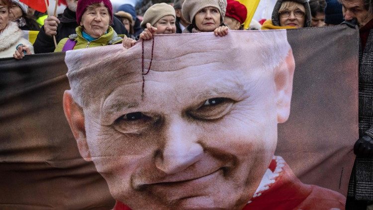 Marche nationale pour Jean-Paul II, ce dimanche 2 avril  Varsovie, en Pologne.