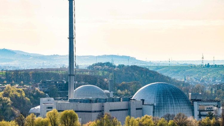 La centrale nucleare di Neckarwestheim, nella Germania meridionale, una delle tre che viene fermata il 15 aprile