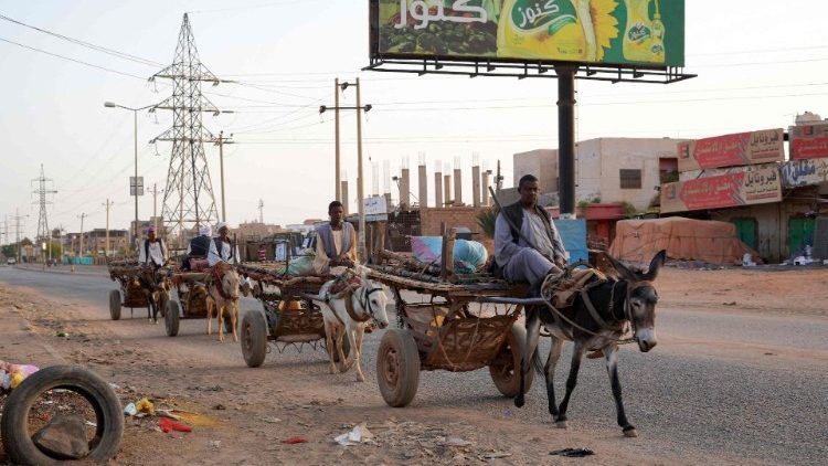 البابا فرنسيس يعبّر عن قربه من الشعب السوداني