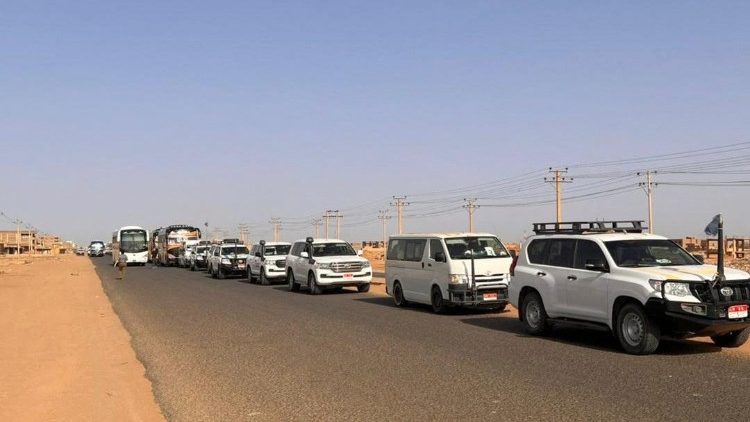 Ein Konvoi verl?sst den Sudan - mehrere L?nder evakuieren angesichts der dramatischen Lage