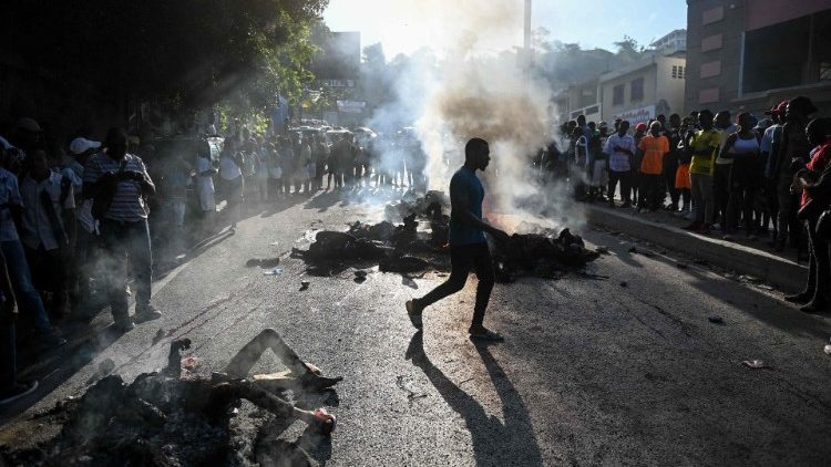 Uma violenta guerra est sendo travada no Haiti entre gangues rivais. S?o todos contra todos: diz a missionria Maddalena Boschetti