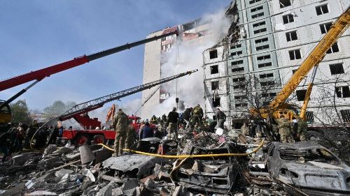 Ucraina, ancora attacchi sui civili. Il vescovo Yazlovetskiy: pregate per la pace