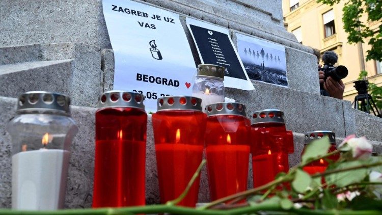 Në lutje, për "aktet e pakuptimta të dhunës" në Serbi