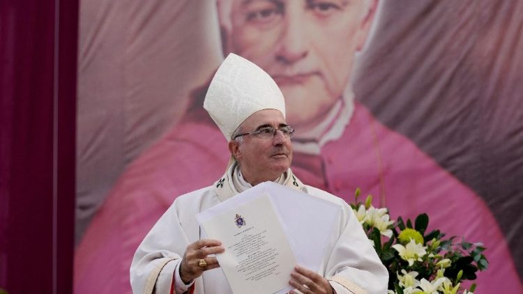 Documento pontifcio  mostrado durante a cerim?nia de beatifica??o de Dom Jacinto Vera. (Photo by Javier Calvelo / adhoc / AFP) 