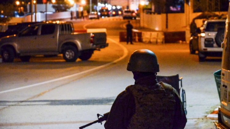 Forze dell'ordine nella zona dell'attentato (Yassine Mahjoub / Afp)