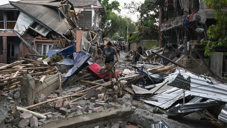 Violenze nel villaggio di Khumujamba, alla periferia di Churachandpur, nello stato indiano nord-orientale di Manipur