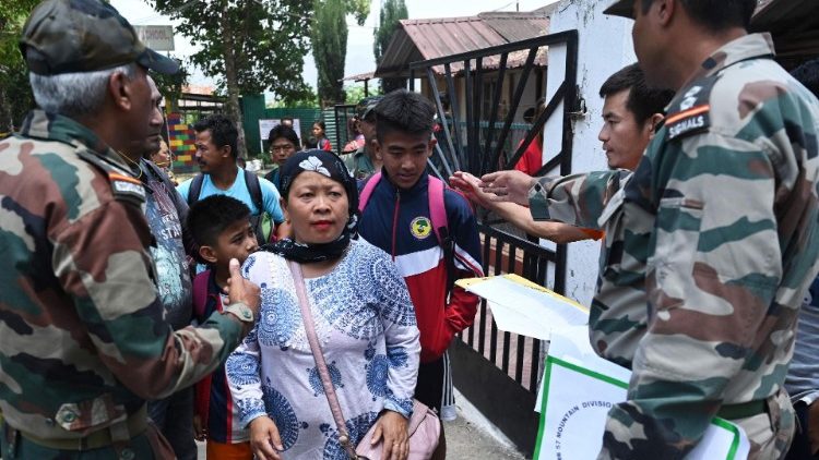 Indian army evacuates citizens during ethnic riots in Manipur state