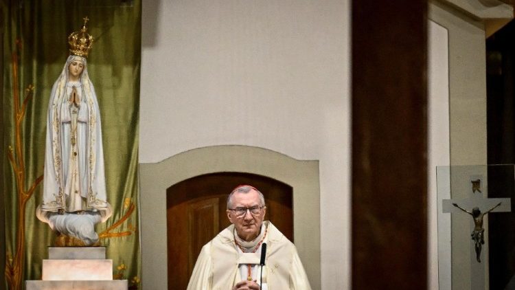 Cardeal Parolin durante celebra??o em Ftima