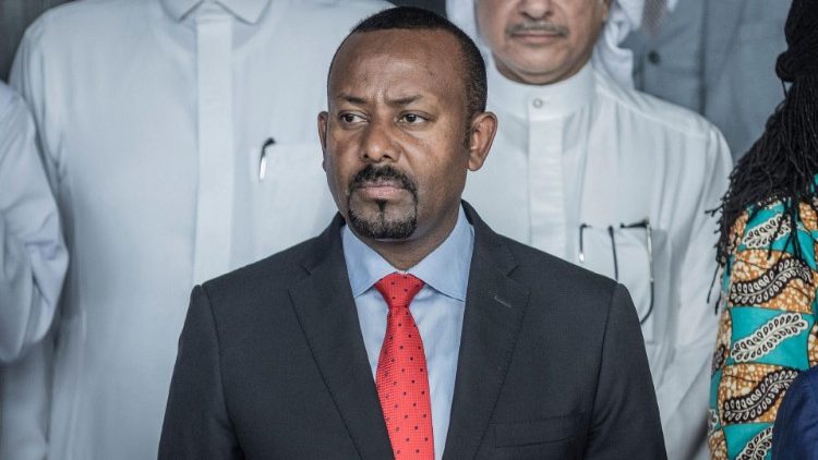 Primeiro Ministro da Etipia, Abuy Ahmed, na foto de grupo durante as comemora??es do 60 aniversrio da Organiza??o da Unidade Africana